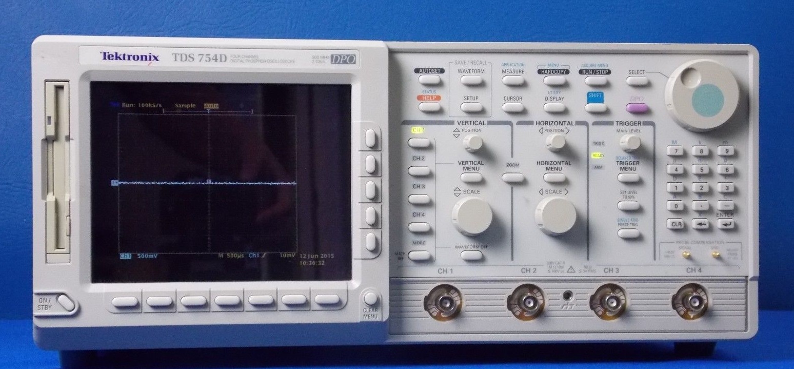 TDS754D - Tektronix Digital Oscilloscopes