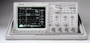 TDS420A - Tektronix Digital Oscilloscopes